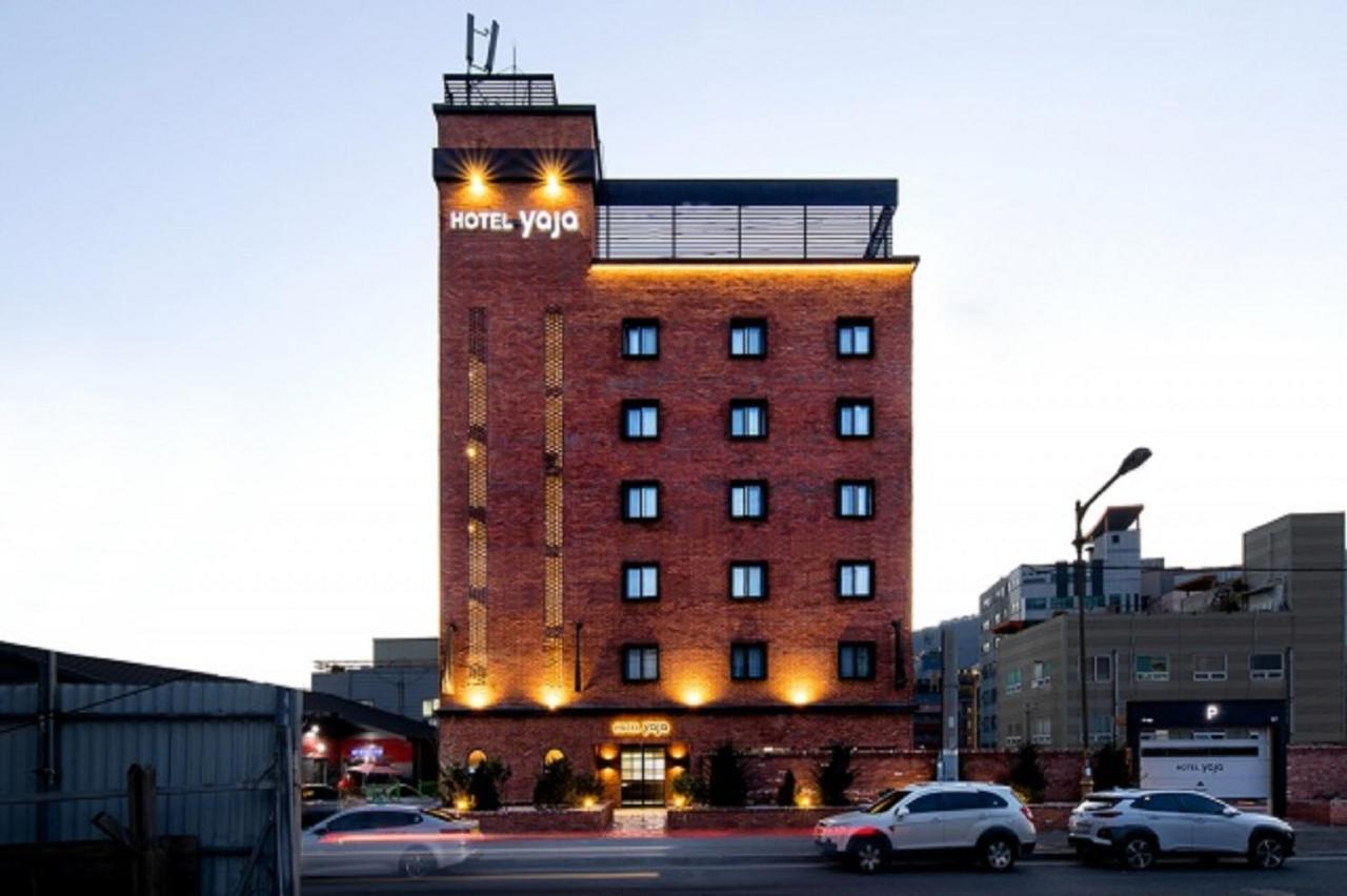 Hotel Yaja Gimhae Bagian luar foto