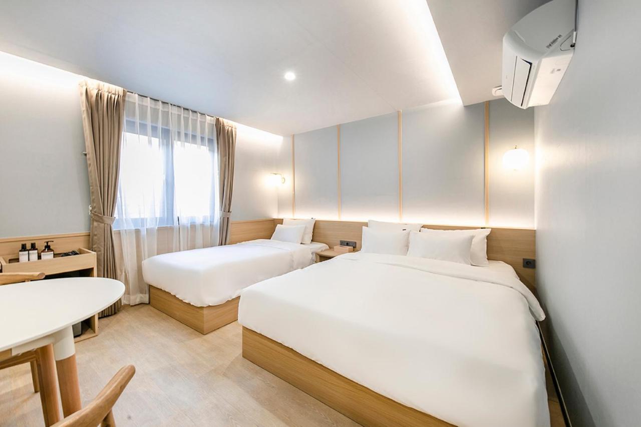 Hotel Yaja Gimhae Bagian luar foto