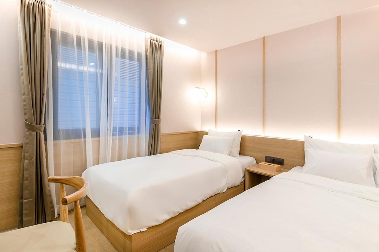 Hotel Yaja Gimhae Bagian luar foto