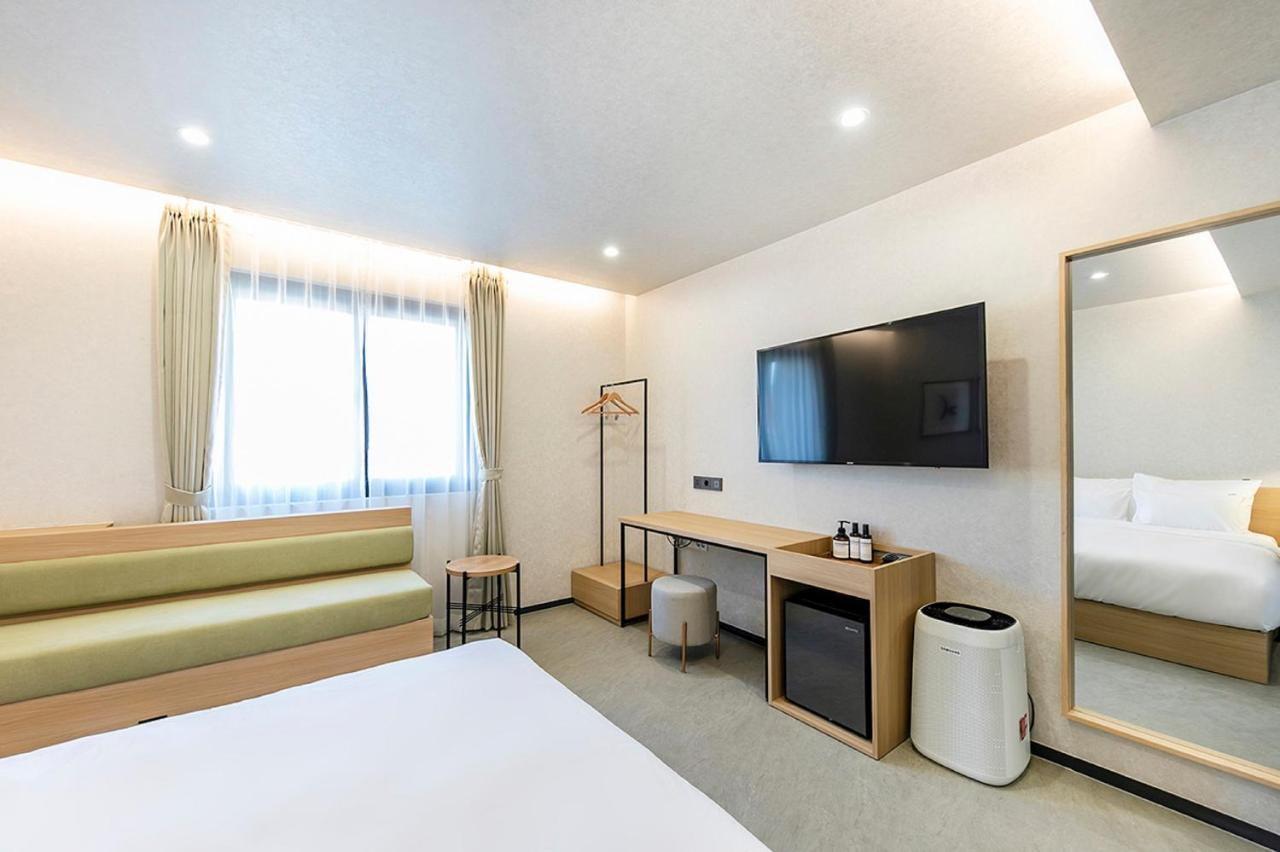 Hotel Yaja Gimhae Bagian luar foto