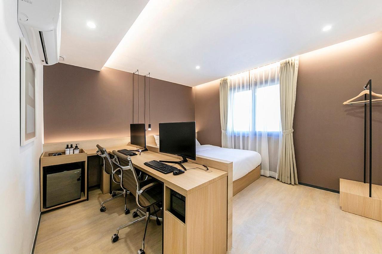 Hotel Yaja Gimhae Bagian luar foto
